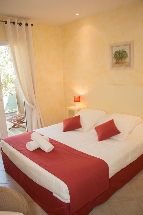 Hotel & Spa La Villa แซ็งต์-แมกซีม ภายนอก รูปภาพ