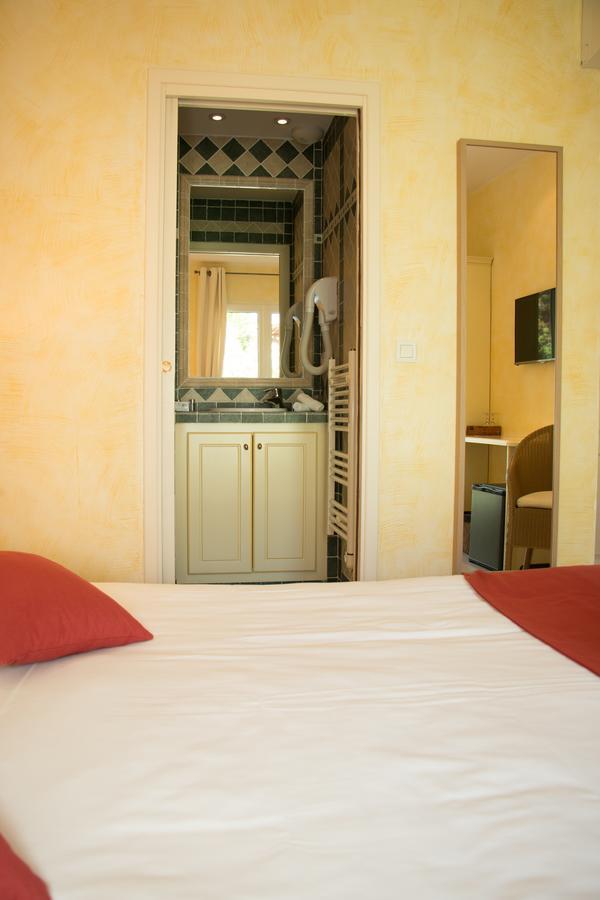 Hotel & Spa La Villa แซ็งต์-แมกซีม ภายนอก รูปภาพ
